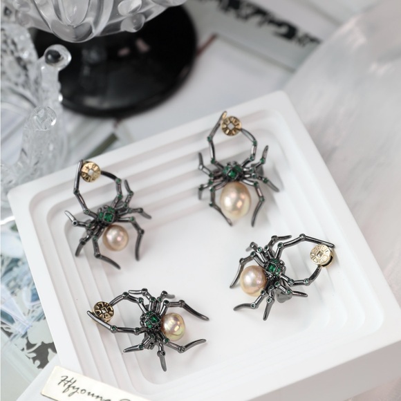Jewelry - Spider brooch with large baroque Pearl - Convertible to necklace
